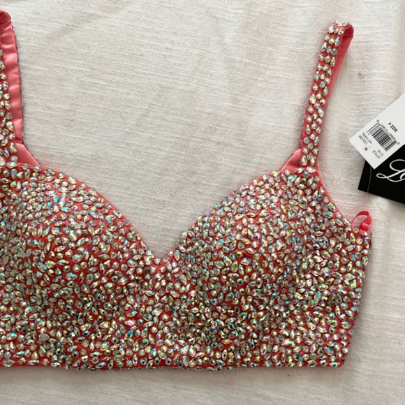 La Femme Prom Dress - Picture 11 of 16